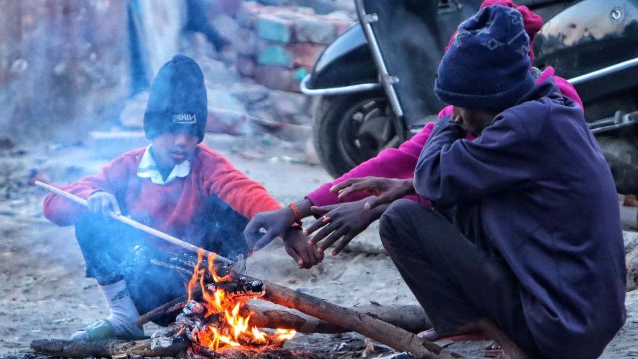 UP Weather Update: जनवरी में ठंड का और बढ़ेगा असर, नए साल के पहले दिन इस शहर में रहा सबसे कम तापमान