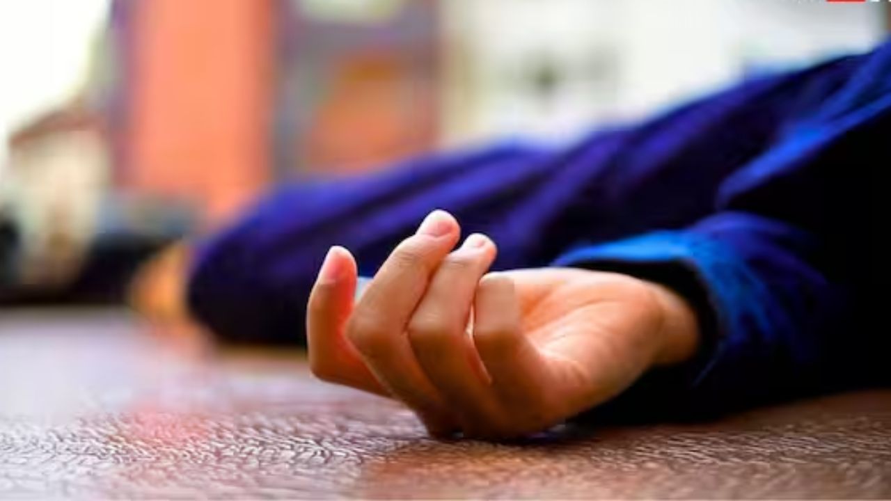 अंबेडकर नगर में दरिंदगी की हदें पार, रसोई में मिला लेडी टीचर का शव, अब पुलिस के निशाने पर पति