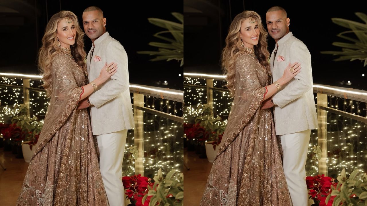 शादी से पहले ही संगीत और मेहंदी समारोह की तस्वीरें सोशल मीडिया पर छा गई थीं। धवन ने संगीत नाइट की फोटो शेयर करते हुए लिखा था “Sangeet Night… Almost Dhawan.” इन तस्वीरों में दोनों डांस और मस्ती करते नजर आए थे। फैंस ने उस समय ही अंदाजा लगा लिया था कि शादी की तारीख बेहद करीब है। (Img- Instagram)