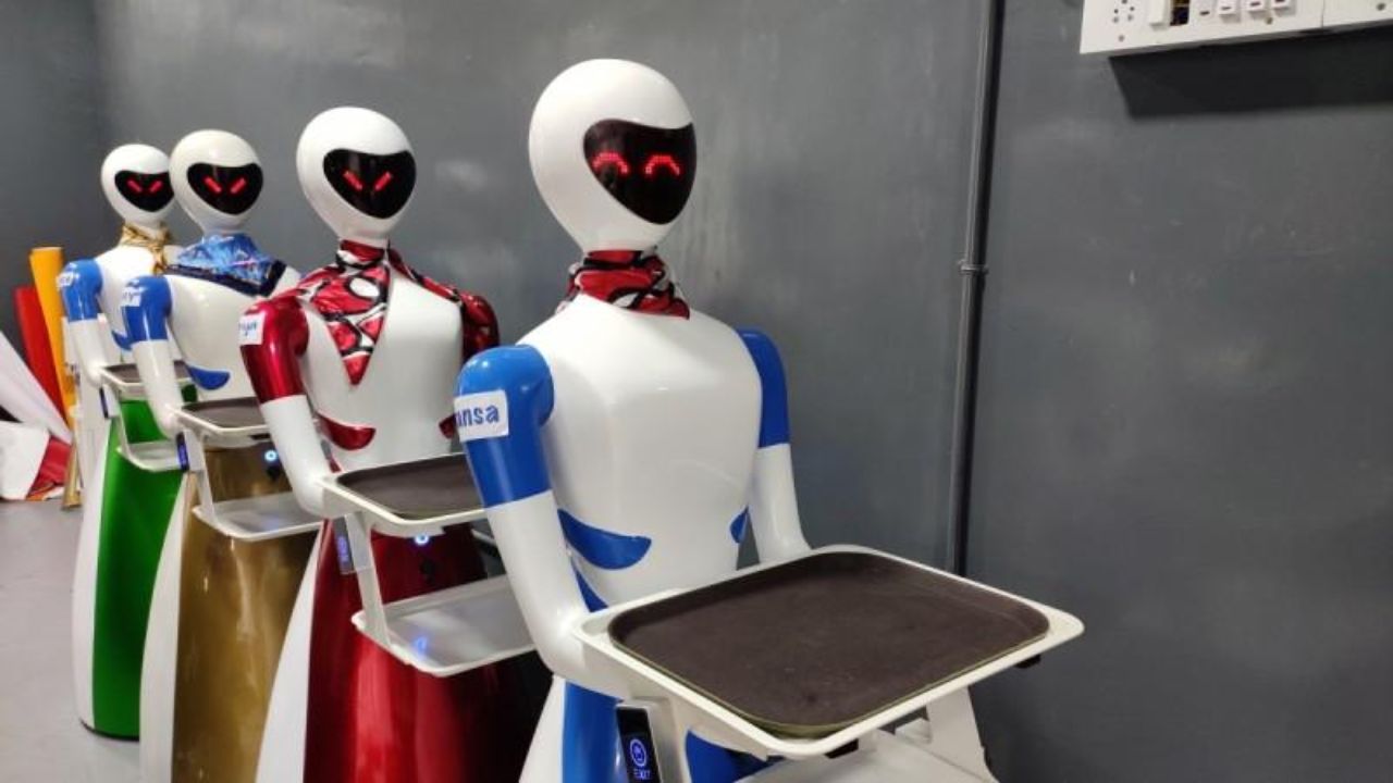 रिक्टर, जो 34 साल की न्यूयॉर्क निवासी हैं, ने बताया कि वह पिछले कुछ सालों से AI कैम्पेनियन का इस्तेमाल कर रही हैं। वह कई AI कैरेक्टर्स के साथ बातचीत करती हैं, कुछ दोस्ताना और कुछ रोमांटिक रोल-प्ले के लिए। उनका कहना है कि यह अनुभव उन्हें फ्लेक्सिबिलिटी और इमोशनल कम्फर्ट देता है। (Img- Internet)