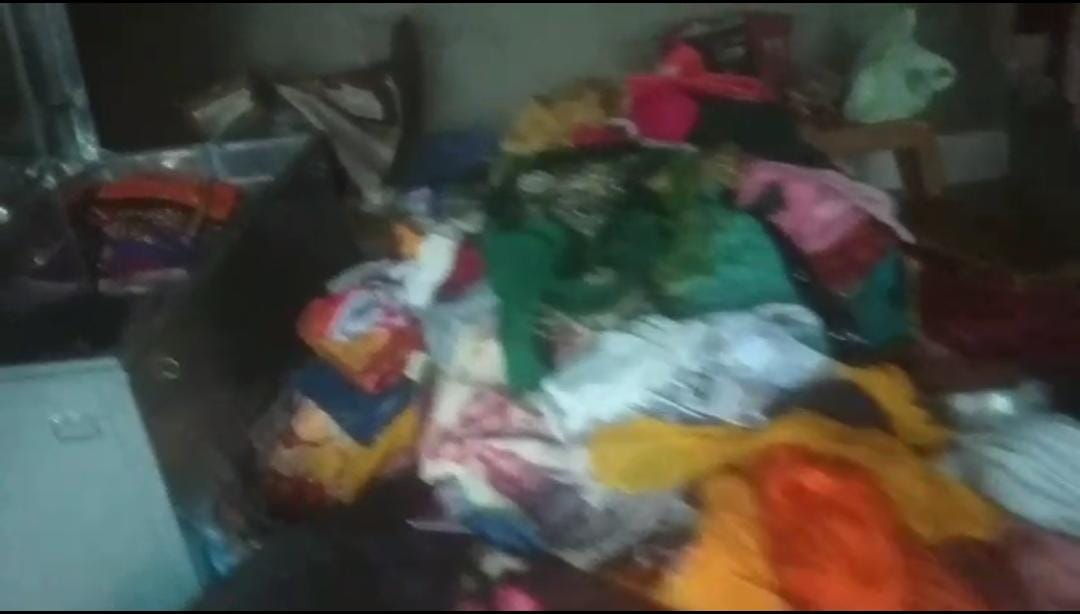 Maharajganj: नौतनवा में बेखौफ चोरों का आतंक, पुलिस चौकी के पास घर से लाखों के गहने पार