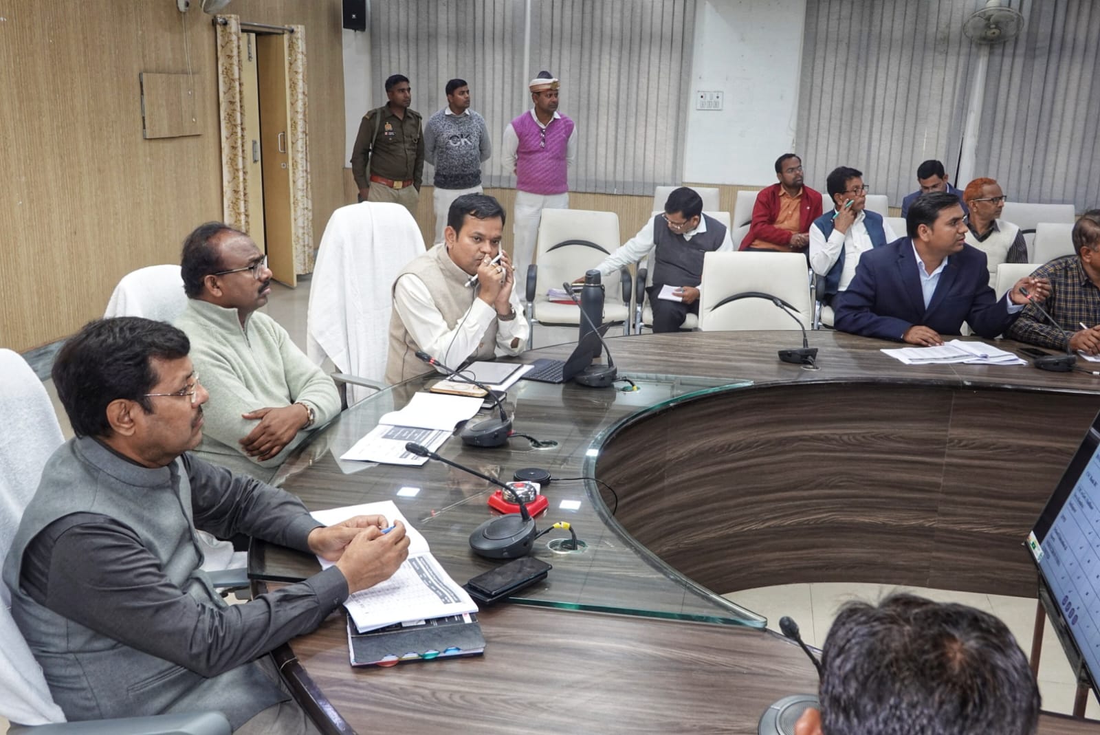 जनगणना-2027 की तैयारियों को लेकर महराजगंज में मंथन, प्रभारी नामित, डीएम संतोष कुमार शर्मा ने दिए सख्त निर्देश