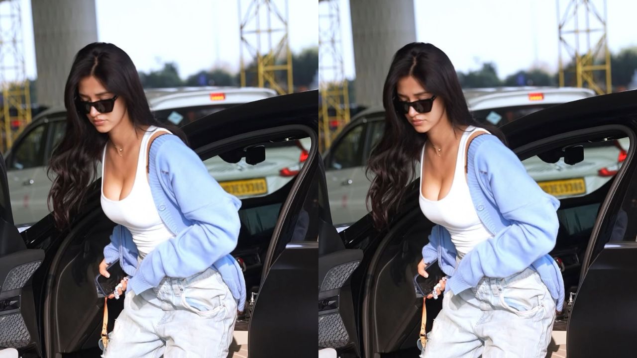 बॉटम्स की बात करें तो दिशा ने हल्के नीले रंग की लो-राइज डेनिम जींस पहनी हुई थी। यह जींस थोड़ी बैगी और रिप्ड स्टाइल में थी, जो उनके लुक को और ज्यादा कूल और रिलैक्स्ड बना रही थी। आजकल लो-राइज और बैगी जींस का ट्रेंड एक बार फिर फैशन में लौट आया है, और दिशा ने इसे बेहद कॉन्फिडेंस के साथ कैरी किया। (Img- Internet) बॉटम्स की बात करें तो दिशा ने हल्के नीले रंग की लो-राइज डेनिम जींस पहनी हुई थी। यह जींस थोड़ी बैगी और रिप्ड स्टाइल में थी, जो उनके लुक को और ज्यादा कूल और रिलैक्स्ड बना रही थी। आजकल लो-राइज और बैगी जींस का ट्रेंड एक बार फिर फैशन में लौट आया है, और दिशा ने इसे बेहद कॉन्फिडेंस के साथ कैरी किया। (Img- Internet)