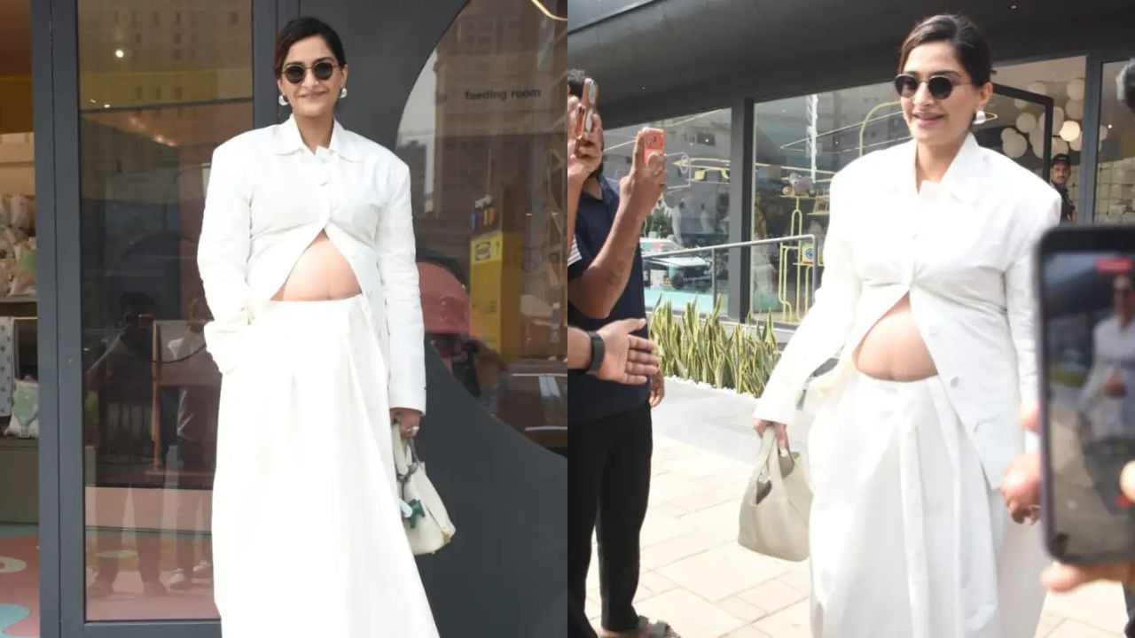 सोनम कपूर बेबी बंप के बावजूद शानदार ड्रेसिंग और कॉन्फिडेंट बॉडी लैंग्वेज के साथ नजर आ रही हैं। उनके चेहरे पर साफ तौर पर प्रेग्नेंसी ग्लो दिखाई दे रहा है, जिसे फैंस काफी पसंद कर रहे हैं। सोशल मीडिया पर उनके लुक्स को लेकर बहुत तारीफें आ रही हैं। (Img- Internet) सोनम कपूर बेबी बंप के बावजूद शानदार ड्रेसिंग और कॉन्फिडेंट बॉडी लैंग्वेज के साथ नजर आ रही हैं। उनके चेहरे पर साफ तौर पर प्रेग्नेंसी ग्लो दिखाई दे रहा है, जिसे फैंस काफी पसंद कर रहे हैं। सोशल मीडिया पर उनके लुक्स को लेकर बहुत तारीफें आ रही हैं। (Img- Internet)