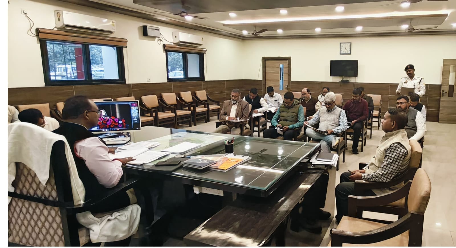 महराजगंज–गोरखपुर रोड पर कड़ी निगरानी, हादसों पर ब्रेक लगाने की तैयारी; DM का बड़ा एक्शन