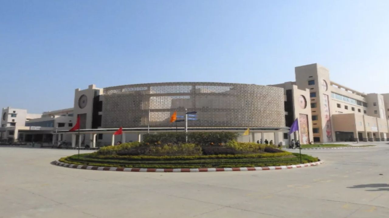 गोरखपुर AIIMS में खास पहल: पढ़ाई के साथ मानसिक मजबूती पर जोर, छात्रों ने बढ़-चढ़कर लिया हिस्सा