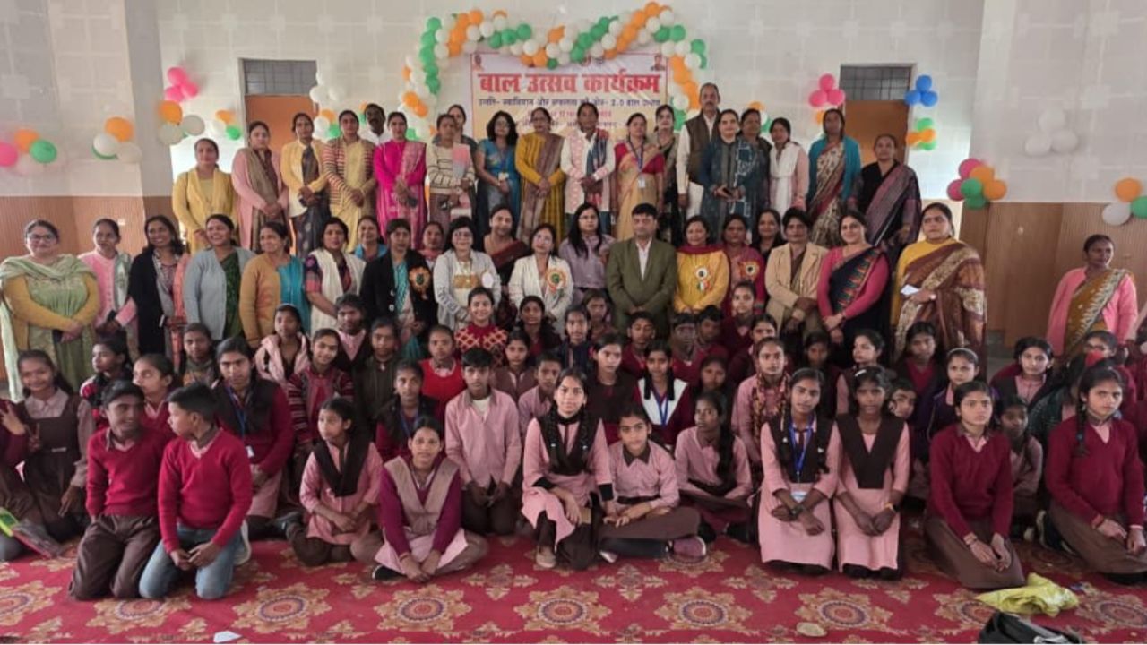 Amethi Baal Utsav: समता और स्वाभिमान का संदेश देते दिखे नन्हें प्रतिभागी