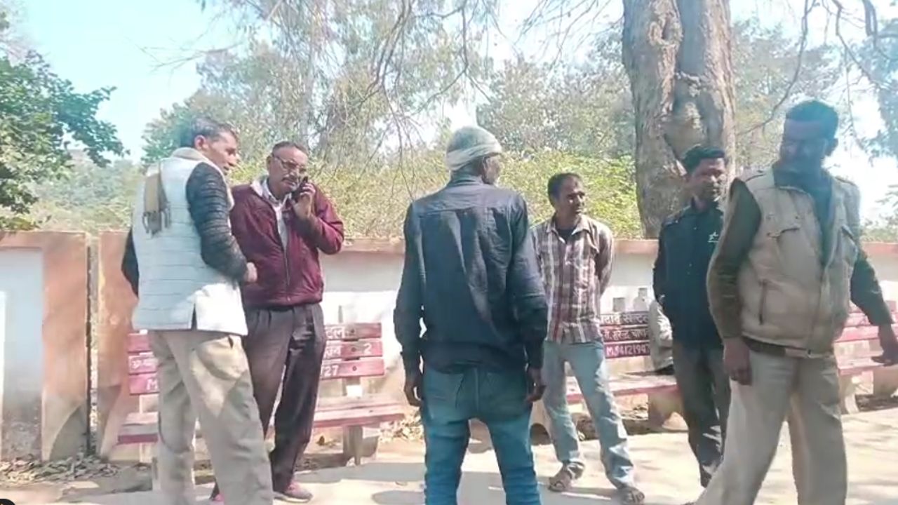 हत्या या आत्महत्या? अफेयर विवाद में फंसी महिला ने फांसी लगाकर दी जान, जानिये पूरा मामला