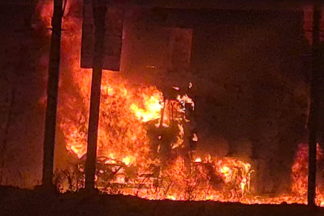 Bareilly News: कुछ ही पलों में आग का गोला बना ट्रक, चालक बाल-बाल बचा; जानें पूरा मामला