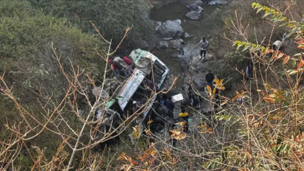 Uttarakhand Bus Accident: देहरादून के पास HRTC की बस खाई में समाई, 3 की मौत, एक दर्जन से अधिक लोग घायल
