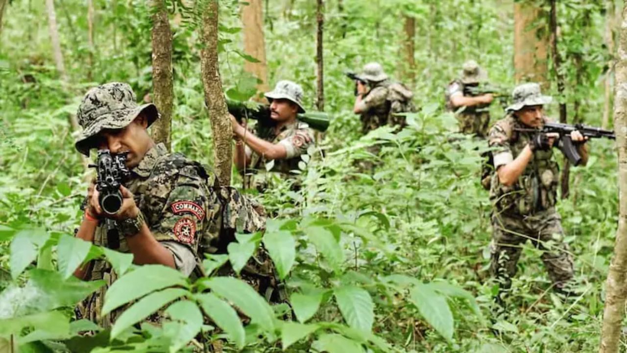 Chhattisgarh Encounter: कर्रेगुट्टा में ‘ऑपरेशन कगार’ मुठभेड़ के बाद पांच नक्सलियों को किया ढेर