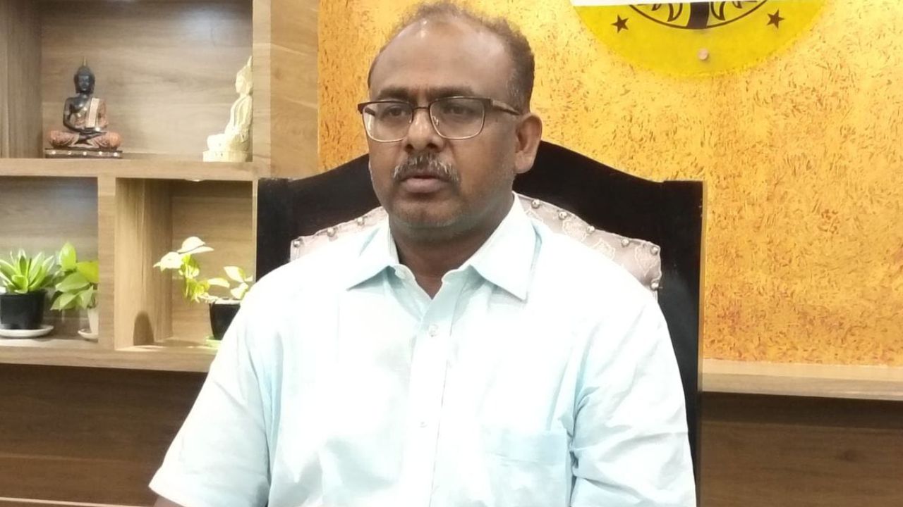 महराजगंज कलेक्ट्रेट में बड़ा प्रशासनिक फेरबदल, जानिए किसे किस पटल की मिली जिम्मेदारी?