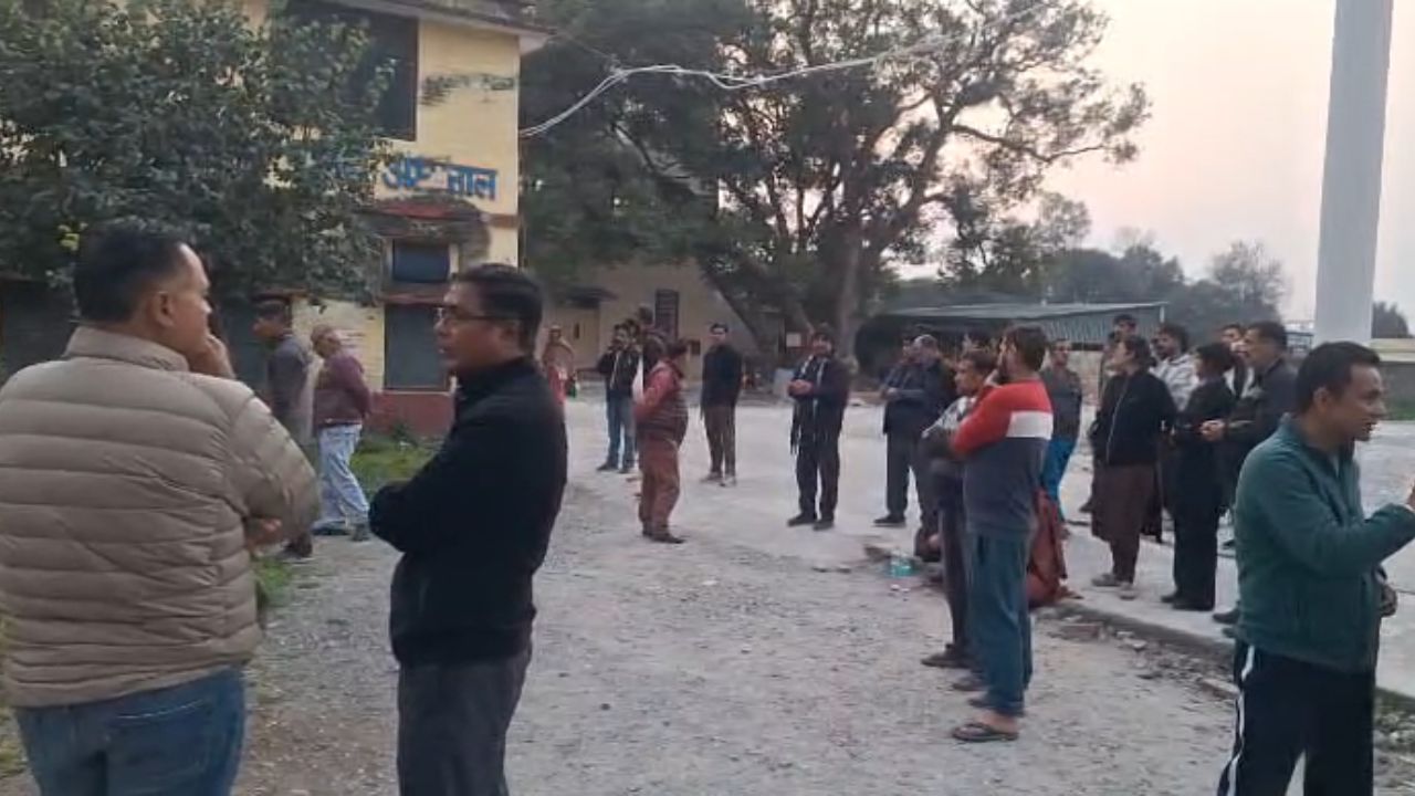 Dehradun News: विकासनगर में शिक्षिका के घर में छाया मातम, शिक्षक गंभीर