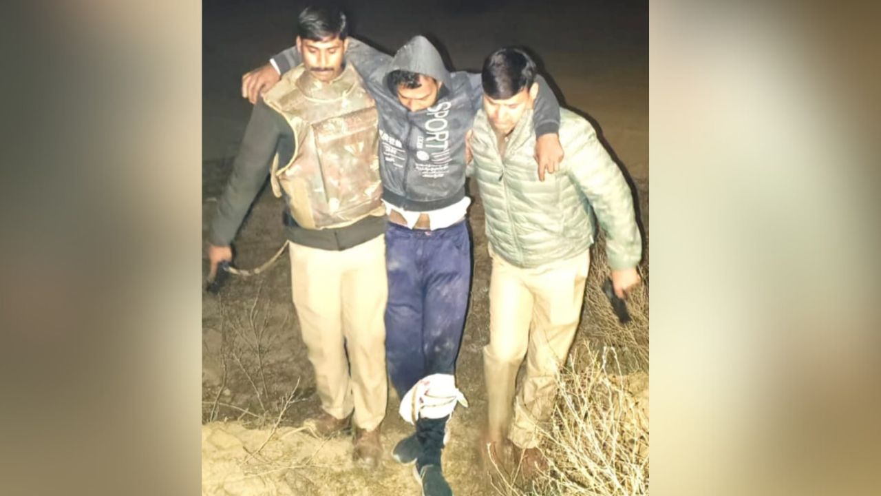 Police Encounter: देवरिया में गोलियों की तड़तड़ाहट, पुलिस मुठभेड़ में 3 पशु तस्कर दबोचे, 1 के पैर में लगी गोली