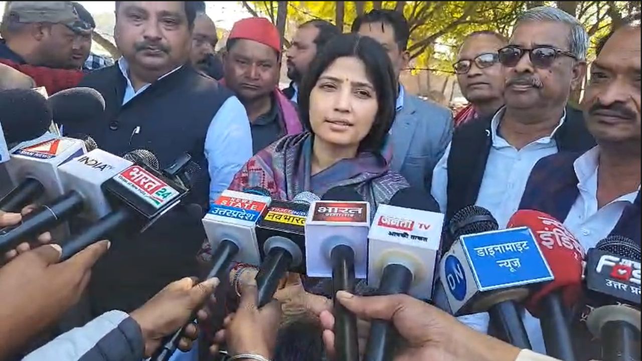 Mainpuri News: डबल मर्डर, सपा सांसद डिंपल यादव पहुंची पीड़ित परिवार के बीच; दिया हर संभव मदद का आश्वासन