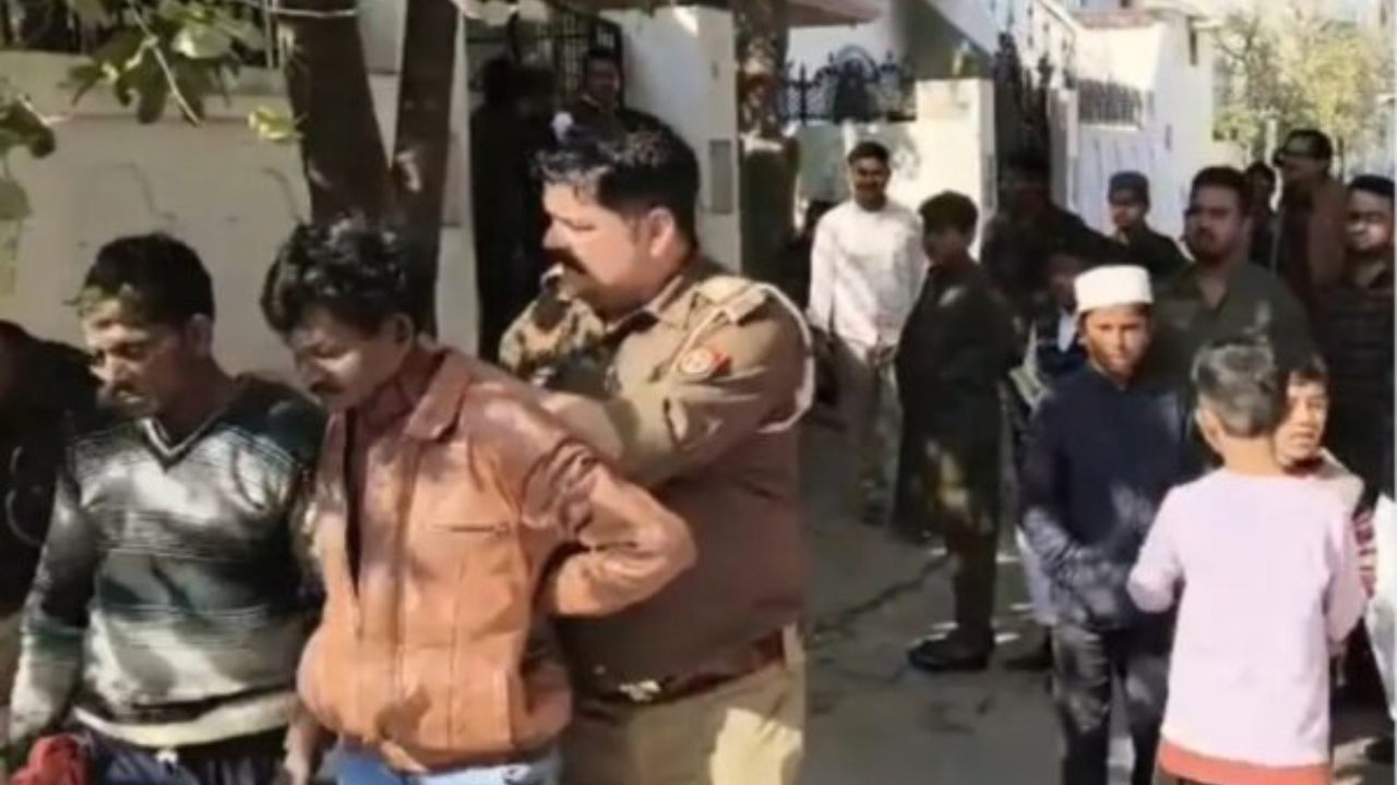 Crime in UP: फतेहपुर में चोरों के हौसले बुलंद, दिनदहाड़े चोरी की कोशिश, 2 चोर दबोचे