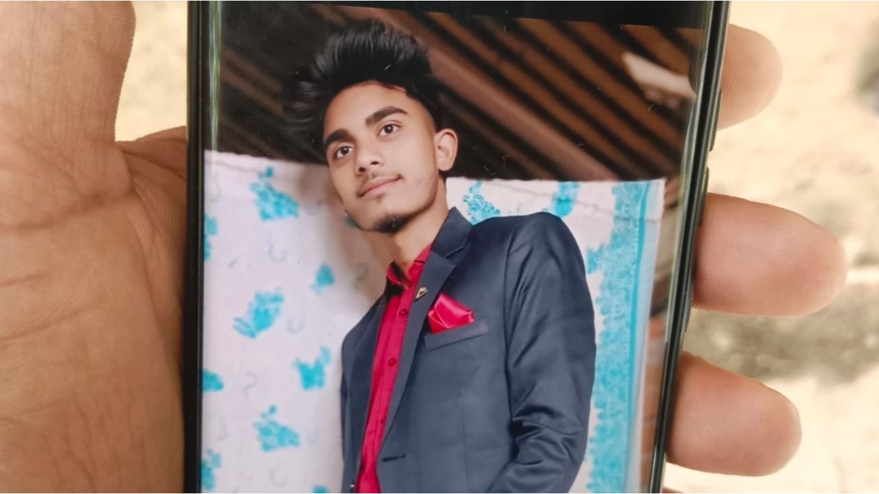 फतेहपूर में तेज रफ्तार डंपर का कहर: बाइक सवार युवक की मौत, साथी गंभीर