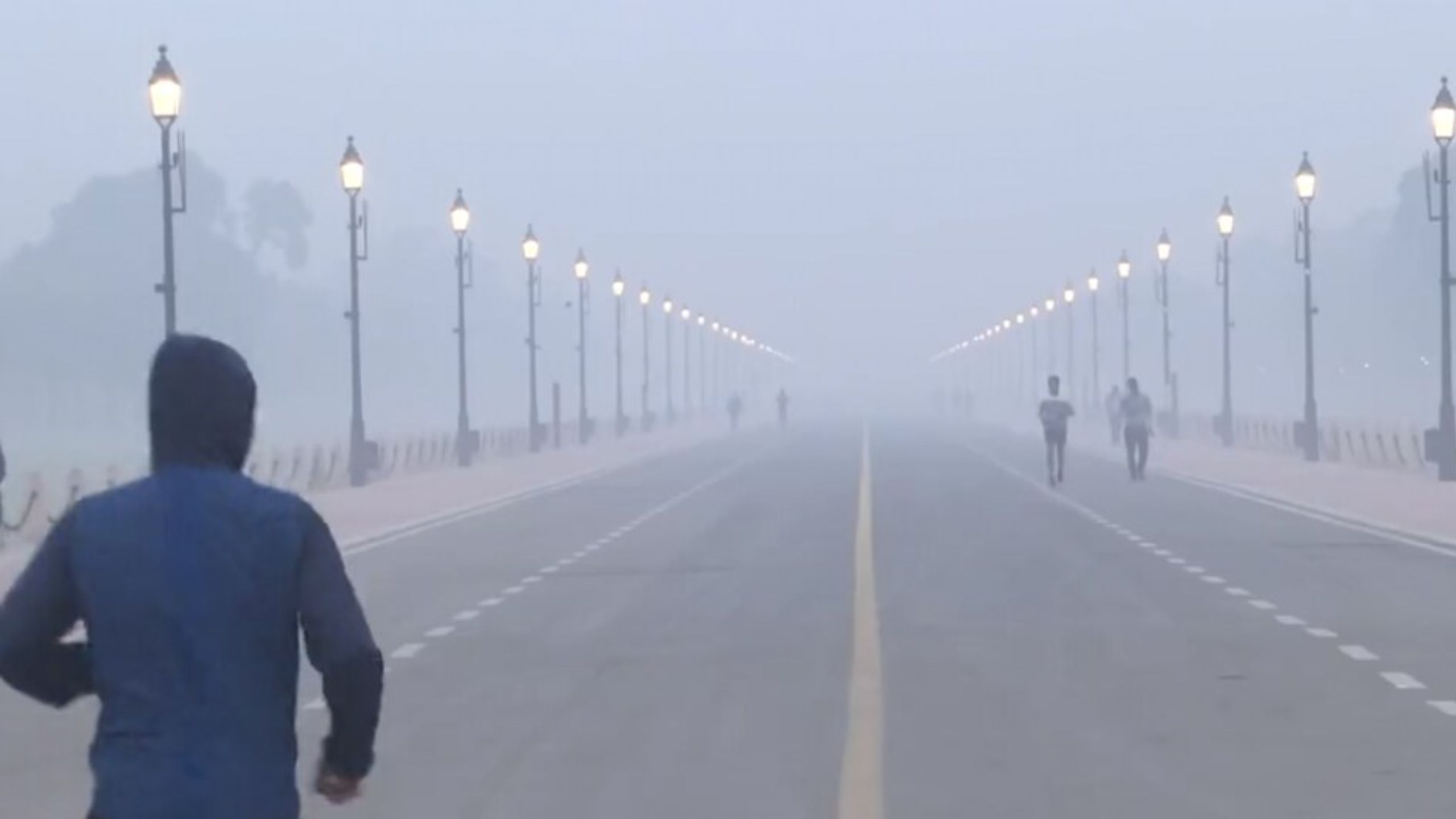 Weather Update: कोहरे की वजह से दिल्ली-NCR में विजिबिलिटी बेहद कम, IMD ने जारी किया ये अलर्ट