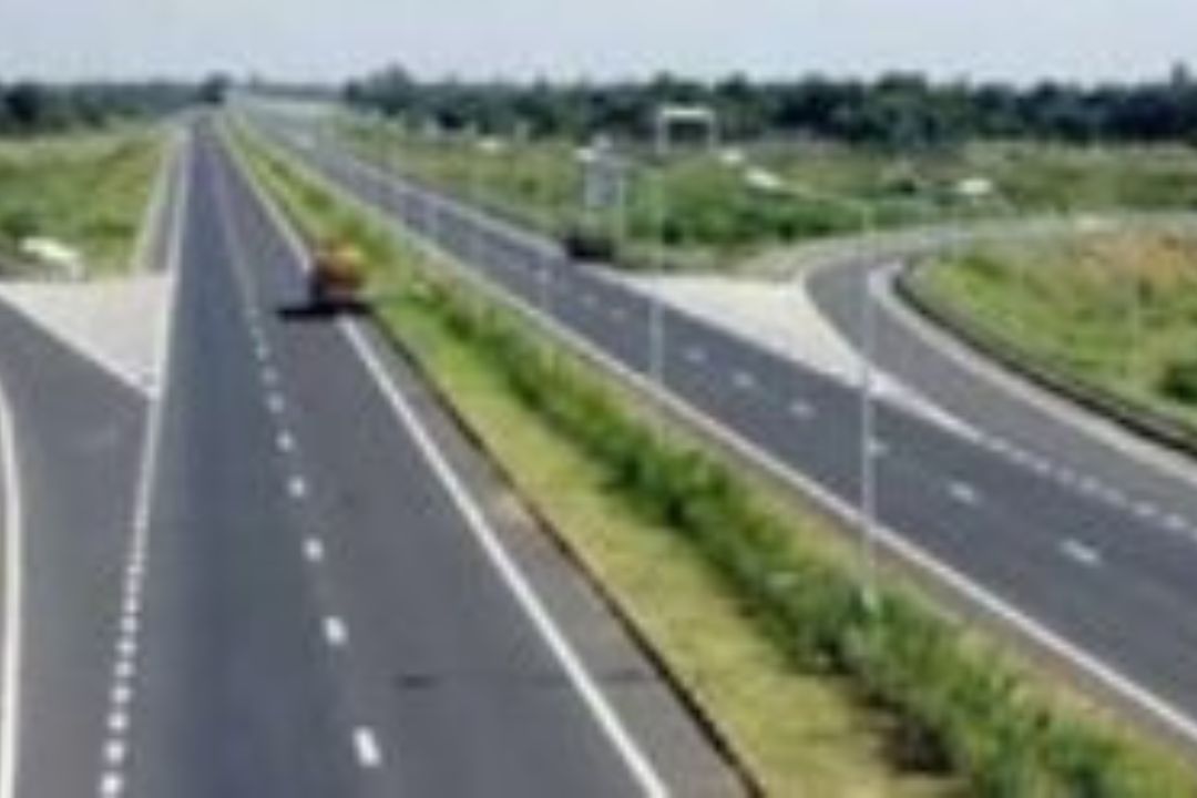 Gorakhpur News: पूर्वांचल लिंक एक्सप्रेसवे पर विवाद, वन दरोगा से अभद्रता की शिकायत; जानें पूरा मामला