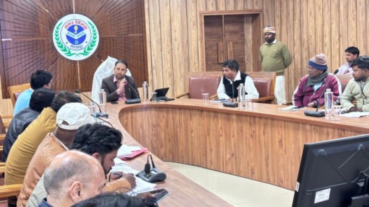 Gorakhpur: स्वच्छ सर्वेक्षण को लेकर नगर निगम ने कसी कमर, नगर आयुक्त ने दिए सख्त निर्देश