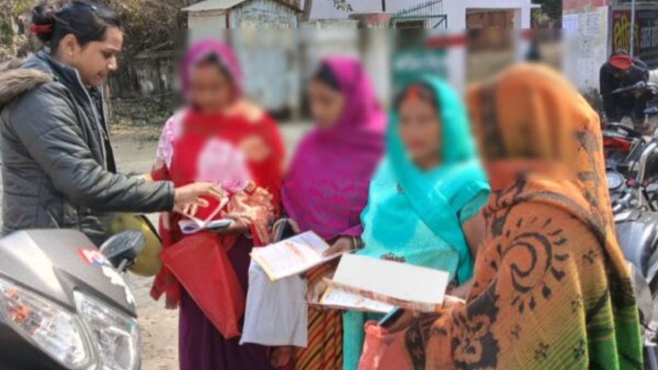 Uttar Pradesh: गोरखपुर में थानों से गांव–गली तक पहुंची पुलिस, महिलाओं को दी ये ताकत