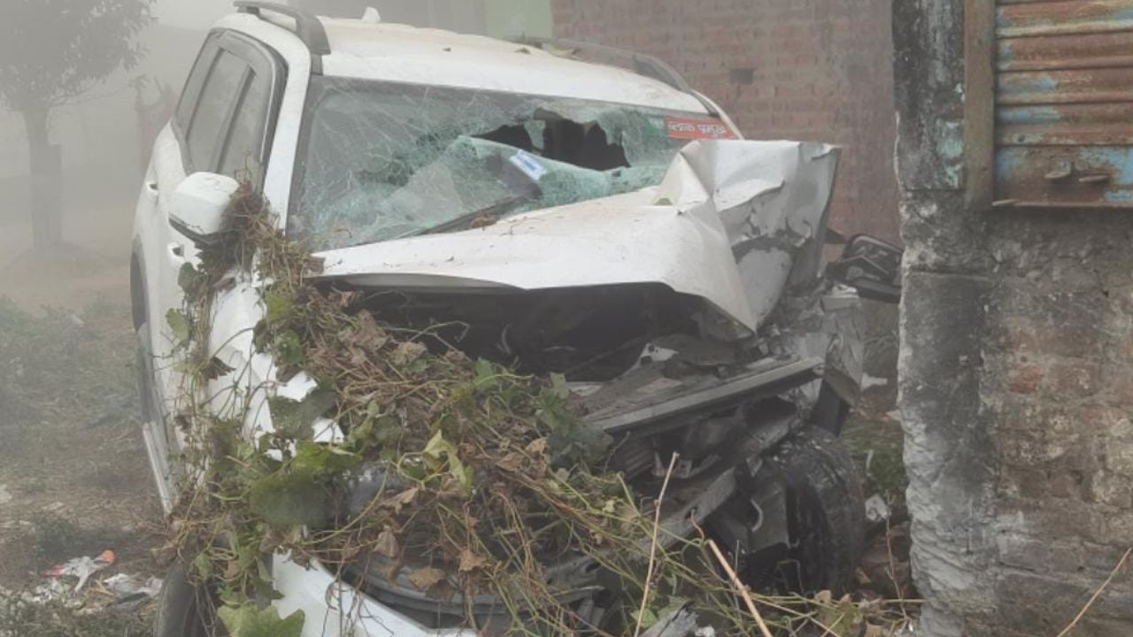 दबिश से लौट रही पुलिस की कार हादसे का शिकार, सब-इंस्पेक्टर की मौत, दो घायल; इलाके में मची अफरा-तफरी