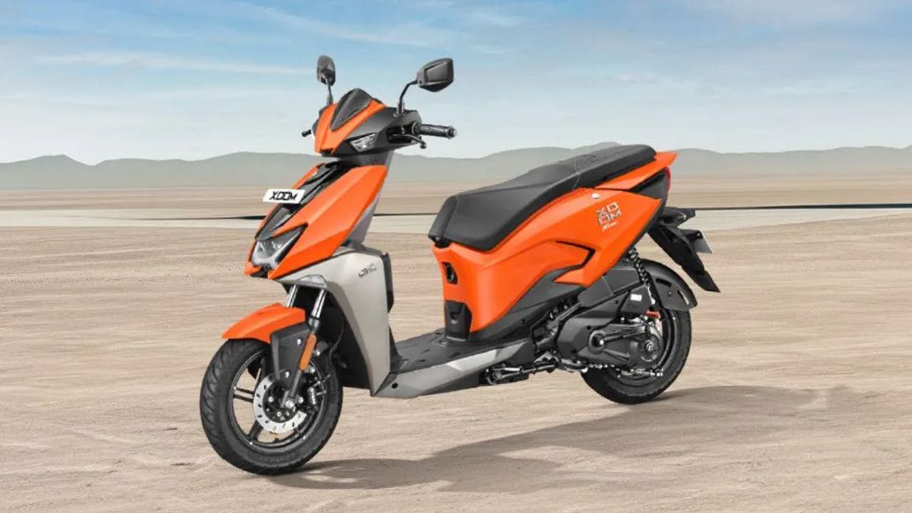 दिल्ली के प्रगति मैदान स्थित AI Impact Summit 2026 में इस बार एक ऐसी तकनीक ने सबका ध्यान खींचा है, जो सड़क सुरक्षा के क्षेत्र में बड़ा बदलाव ला सकती है। कारों के बाद अब स्कूटी में भी ADAS यानी एडवांस्ड ड्राइवर असिस्टेंस सिस्टम और आर्टिफिशियल इंटेलिजेंस आधारित फीचर्स को शामिल करने की पहल सामने आई है। (Img Source: google) दिल्ली के प्रगति मैदान स्थित AI Impact Summit 2026 में इस बार एक ऐसी तकनीक ने सबका ध्यान खींचा है, जो सड़क सुरक्षा के क्षेत्र में बड़ा बदलाव ला सकती है। कारों के बाद अब स्कूटी में भी ADAS यानी एडवांस्ड ड्राइवर असिस्टेंस सिस्टम और आर्टिफिशियल इंटेलिजेंस आधारित फीचर्स को शामिल करने की पहल सामने आई है। (Img Source: google)