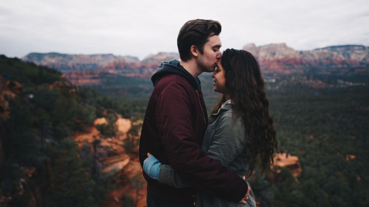 दोनों साथी यह सोचें कि क्या भरोसे, सम्मान या आपसी तालमेल से जुड़ी कोई गहरी समस्या है। जब तक असली वजह सामने नहीं आती, समाधान मुश्किल होता है। एक्सपर्ट कहते हैं कि समस्या की जड़ तक पहुंचना ही स्थायी सुधार की कुंजी है।(फोटो सोर्स- इंटरनेट)