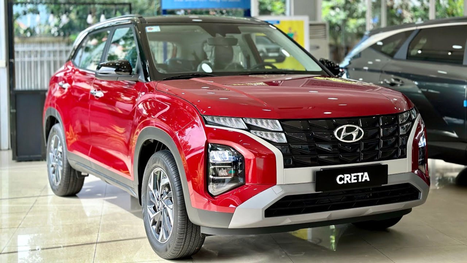सोशल मीडिया पर सामने आई तस्वीरों के मुताबिक, नई Hyundai Creta में 19-इंच के ड्यूल-टोन अलॉय व्हील्स दिए जा सकते हैं। इन अलॉय व्हील्स के साथ 235/45 सेक्शन के चौड़े टायर्स मिलने की उम्मीद है, जो न सिर्फ लुक को स्पोर्टी बनाएंगे बल्कि हाईवे ड्राइविंग में बेहतर ग्रिप भी देंगे। (img source: google)