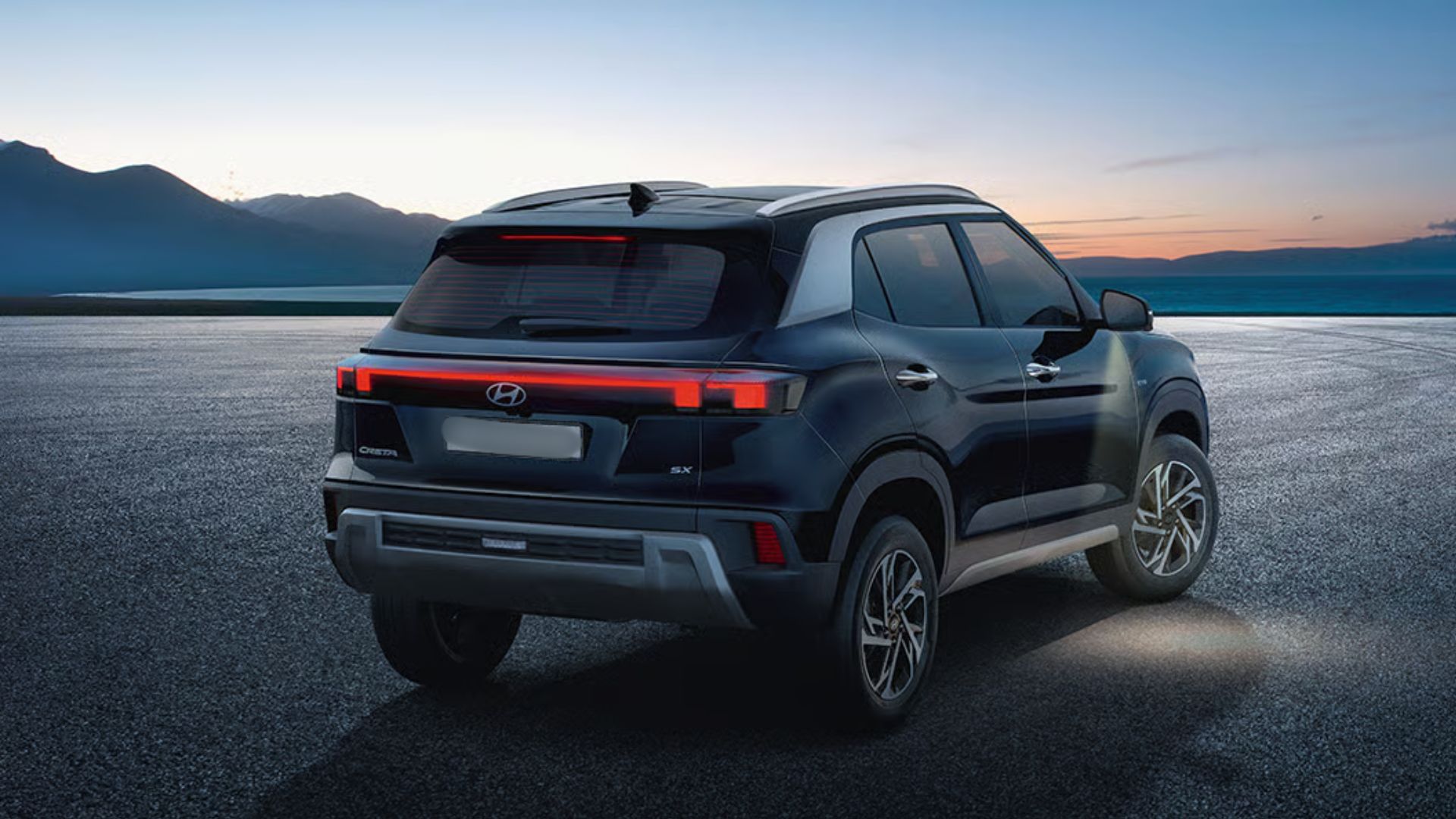 नई Creta सिर्फ डिजाइन अपडेट तक सीमित नहीं रहेगी। बड़ा साइज, ज्यादा प्रीमियम केबिन, लेटेस्ट सेफ्टी फीचर्स और हाइब्रिड टेक्नोलॉजी इसे भविष्य के लिहाज से एक मजबूत SUV बनाएंगे। यही वजह है कि लॉन्च से पहले ही इसे लेकर बाजार में जबरदस्त चर्चा शुरू हो चुकी है। (img source: google)