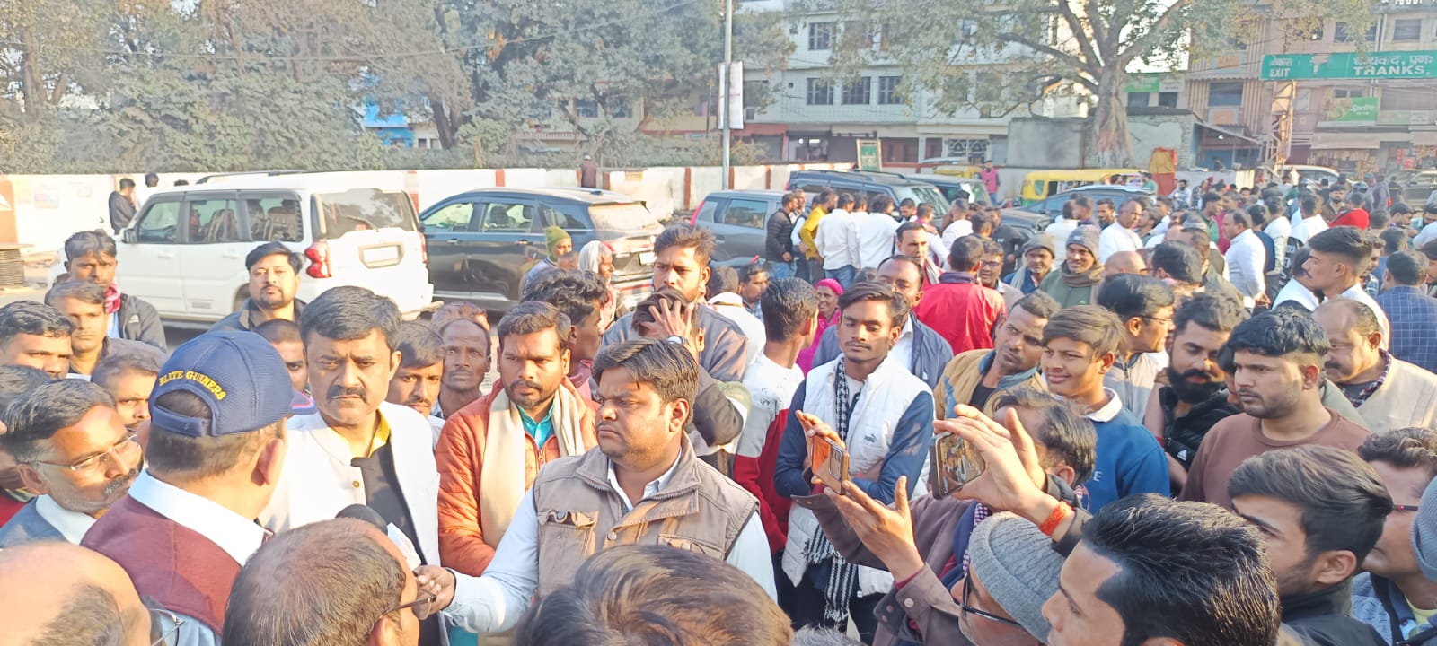 भाषण और ज्ञापन में सीमित रह गया प्रदूषण के खिलाफ कैंडल मार्च, आश्वासन पर स्थगित हुआ आंदोलन