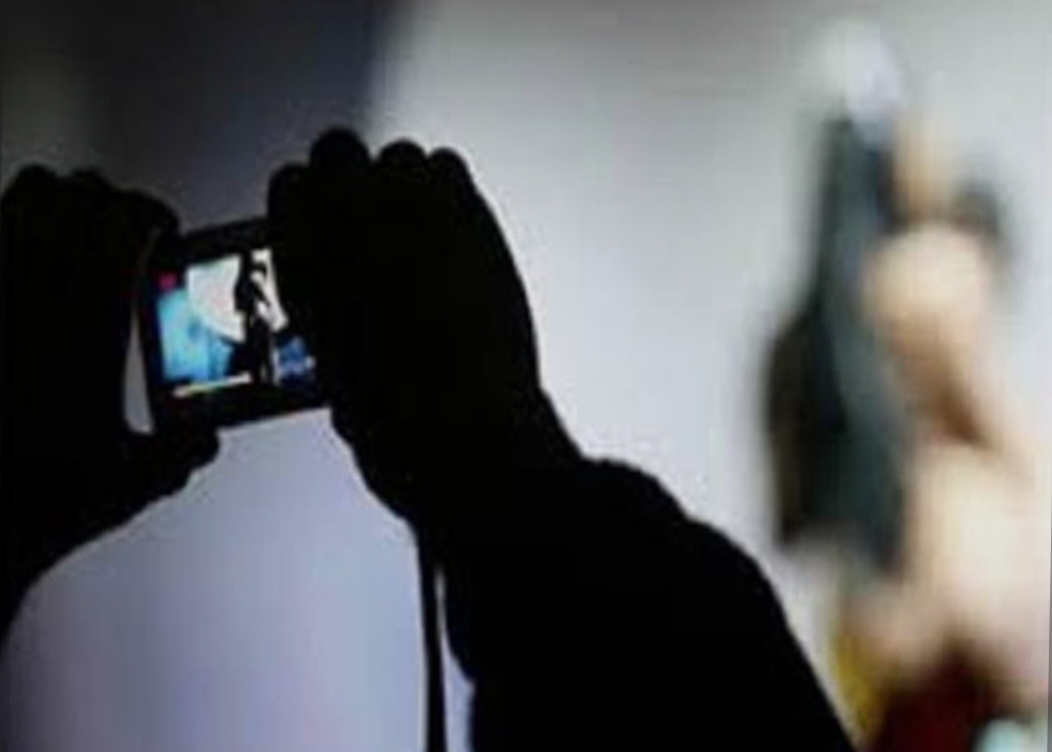 Gorakhpur: फर्जी आईडी बनाकर युवती को बदनाम और मारपीट का आरोप, जानिए क्या है मामला