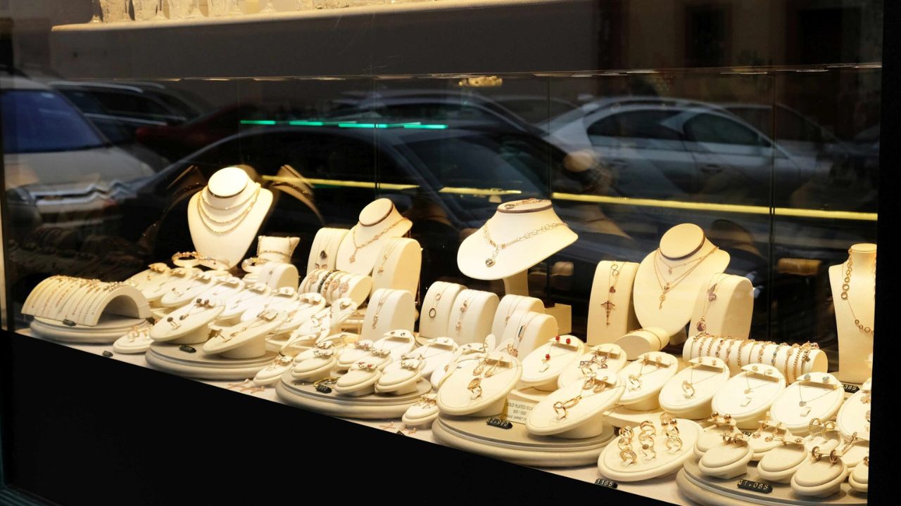 Muzaffarnagar Crime: ग्राहक बनकर आया चोर…फिर किया ये कांड, जाने क्या है पूरी कहानी?