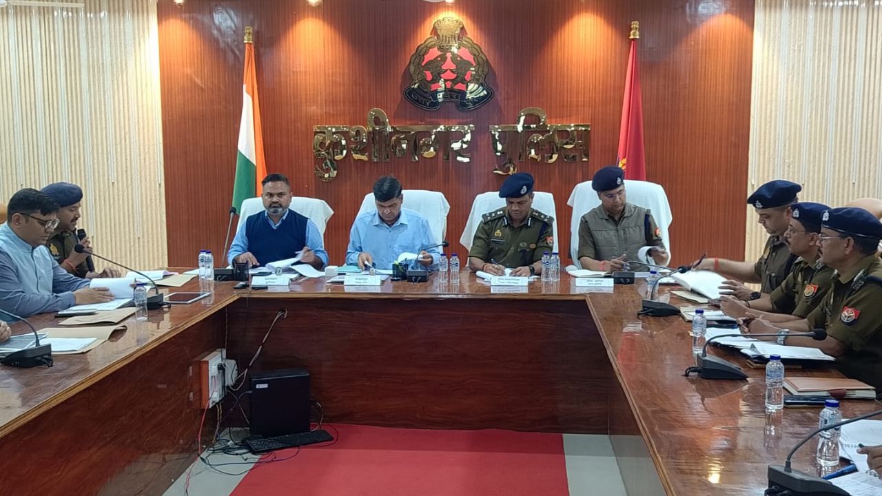 होली और ईद से पहले कुशीनगर में हाई अलर्ट, मंडलायुक्त-डीआईजी ने अधिकारियों के साथ की बैठक, जानिये क्या बनी रणनीति?