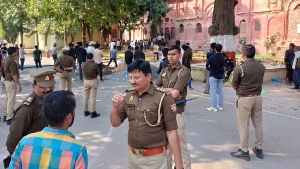 नमाज स्थल या जर्जर इमारत? लाल बारादरी विवाद ने लखनऊ यूनिवर्सिटी में बढ़ाया तनाव, जानिये पूरा मामला