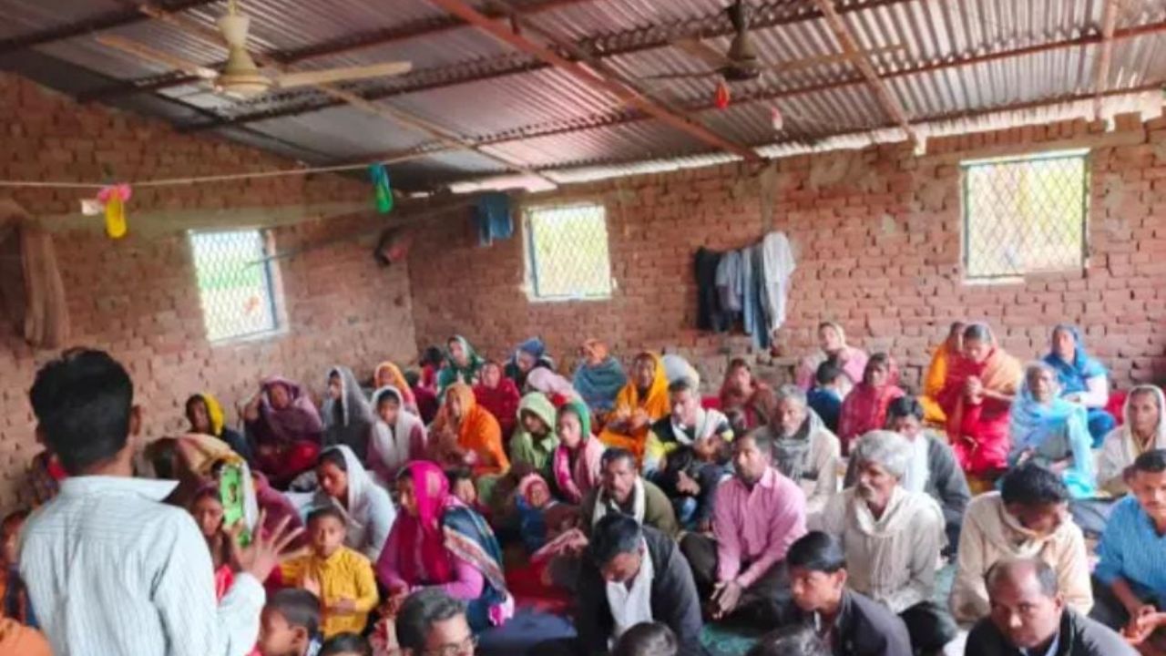 महराजगंज से बड़ी खबर: प्रार्थना सभा की आड़ में धर्मांतरण, सोनबरसा में पुलिस छापेमारी, एक गिरफ्तार; जानिये पूरा खेल