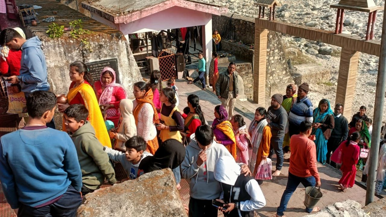 Mahashivratri 2026: रुद्रप्रयाग में महाशिवरात्रि पर दिखी भक्तों की लंबी कतारें, जानिये कैसे संभाली गई व्यवस्था