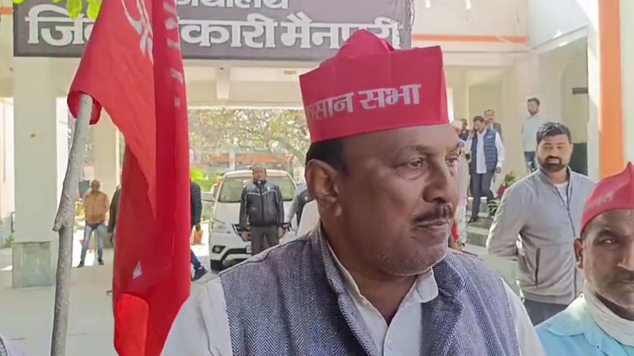 मैनपुरी में किसानों में भारी आक्रोश, इन मांगों को लेकर जिलाधिकारी को सौंपा ज्ञापन