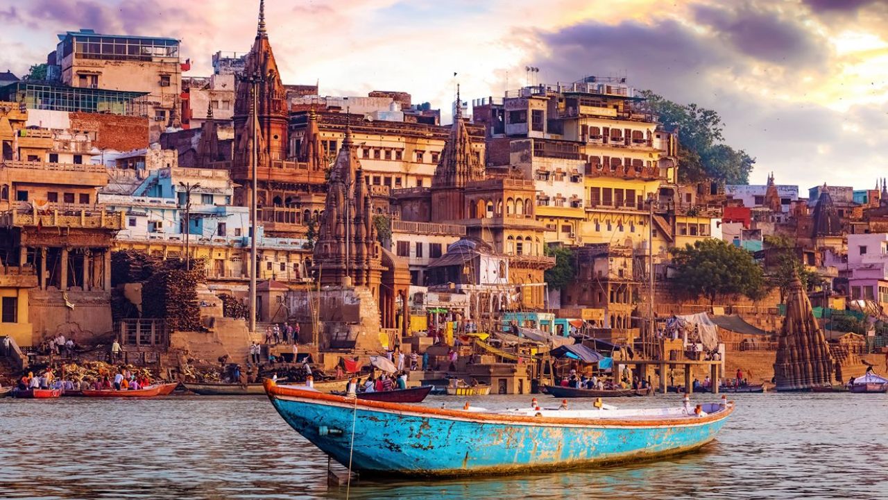 धर्मग्रंथों के अनुसार, मणिकर्णिका घाट में मृत्यु होना मंगलकारी माना जाता है। यहां अंतिम संस्कार से आत्मा जन्म-मरण के चक्र से मुक्त हो जाती है।(फोटो सोर्स- इंटरनेट)