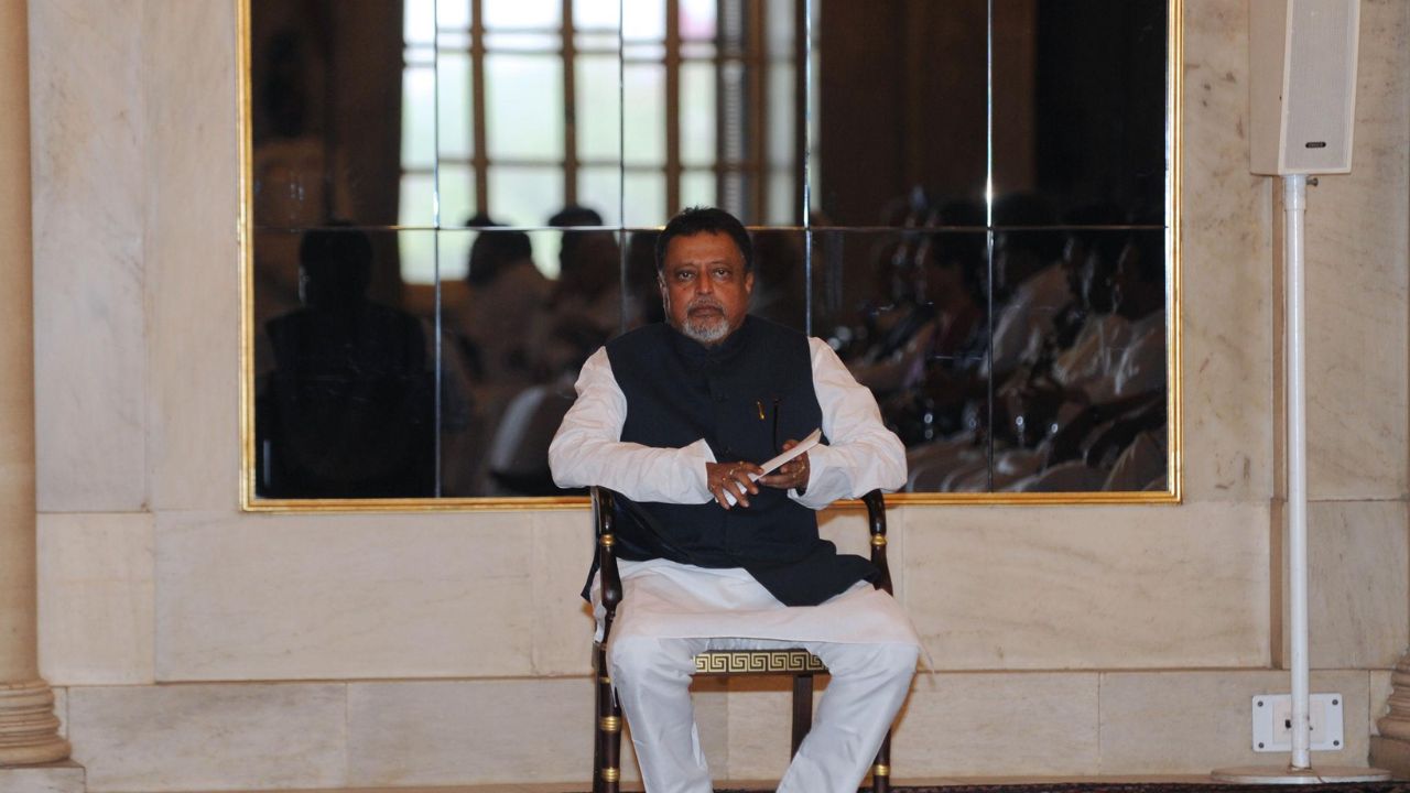 Breaking News: बंगाल की राजनीति का बड़ा चेहरा खामोश, पूर्व रेल मंत्री मुकुल रॉय का निधन