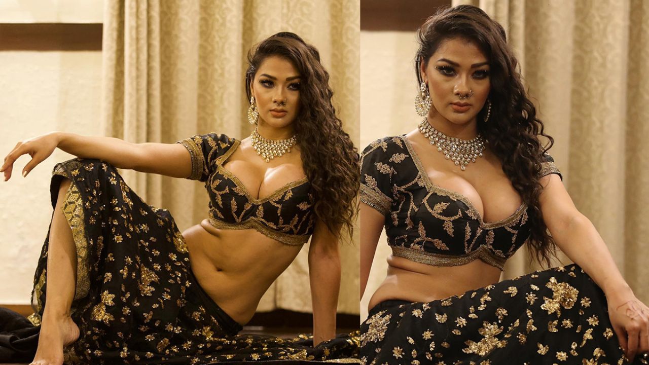 इनको कौन नहीं जानता हैं। अपनी कातिलाना अदाओं और सेक्सी डांस से 35 साल की नम्रता मल्ला करोड़ों दिल पर तो राज कर लिया, लेकिन इनके दिल पर कौन राज करेगा, अभी तक पता नहीं। नम्रता मल्ला आज भी अकेले ही जिंदगी गुजार रही हैं। इनको कौन नहीं जानता हैं। अपनी कातिलाना अदाओं और सेक्सी डांस से 35 साल की नम्रता मल्ला करोड़ों दिल पर तो राज कर लिया, लेकिन इनके दिल पर कौन राज करेगा, अभी तक पता नहीं। नम्रता मल्ला आज भी अकेले ही जिंदगी गुजार रही हैं।