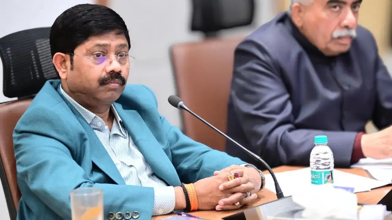 यूपी के कैबिनेट मंत्री की पत्नी और पूर्व मेयर को धमकी, जानिये पूरा मामला