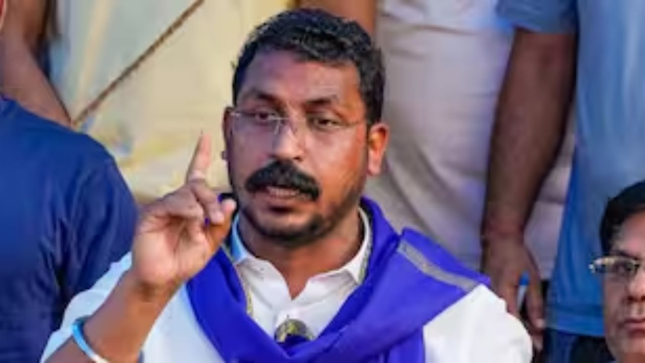 वोटर लिस्ट में धांधली, सपा प्रमुख अखिलेश यादव के बाद भड़के सांसद चंद्रशेखर; इलेक्शन कमीश्न से की ये मांग 