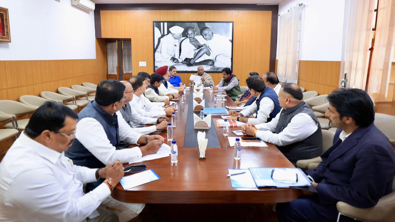 नई दिल्ली में ट्रेड डील को लेकर कांग्रेस का महामंथन, ये पदाधिकारी हुए शामिल