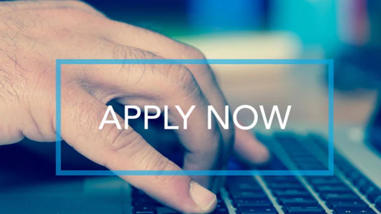 सामान्य और ओबीसी वर्ग के पुरुष उम्मीदवारों के लिए आवेदन शुल्क 944 रुपये, सामान्य और ओबीसी महिला उम्मीदवारों के लिए 708 रुपये और एससी, एसटी, दिव्यांग व ट्रांसजेंडर उम्मीदवारों के लिए 236 रुपये रखा गया है। उम्मीदवारों को पहले NAPS और NATS पोर्टल पर पंजीकरण करना होगा, उसके बाद BFSI SSC पोर्टल पर आवेदन फॉर्म भरना होगा। फॉर्म जमा करने के बाद उसका प्रिंटआउट सुरक्षित रखना आवश्यक है।(फोटो सोर्स- इंटरनेट) सामान्य और ओबीसी वर्ग के पुरुष उम्मीदवारों के लिए आवेदन शुल्क 944 रुपये, सामान्य और ओबीसी महिला उम्मीदवारों के लिए 708 रुपये और एससी, एसटी, दिव्यांग व ट्रांसजेंडर उम्मीदवारों के लिए 236 रुपये रखा गया है। उम्मीदवारों को पहले NAPS और NATS पोर्टल पर पंजीकरण करना होगा, उसके बाद BFSI SSC पोर्टल पर आवेदन फॉर्म भरना होगा। फॉर्म जमा करने के बाद उसका प्रिंटआउट सुरक्षित रखना आवश्यक है।(फोटो सोर्स- इंटरनेट)