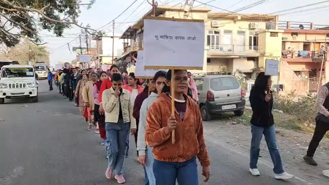 Uttarakhand News: देहरादून में बिजली कर्मियों की रैली, क्या थमेगा निजीकरण का पहिया? पढ़ें पूरी खबर