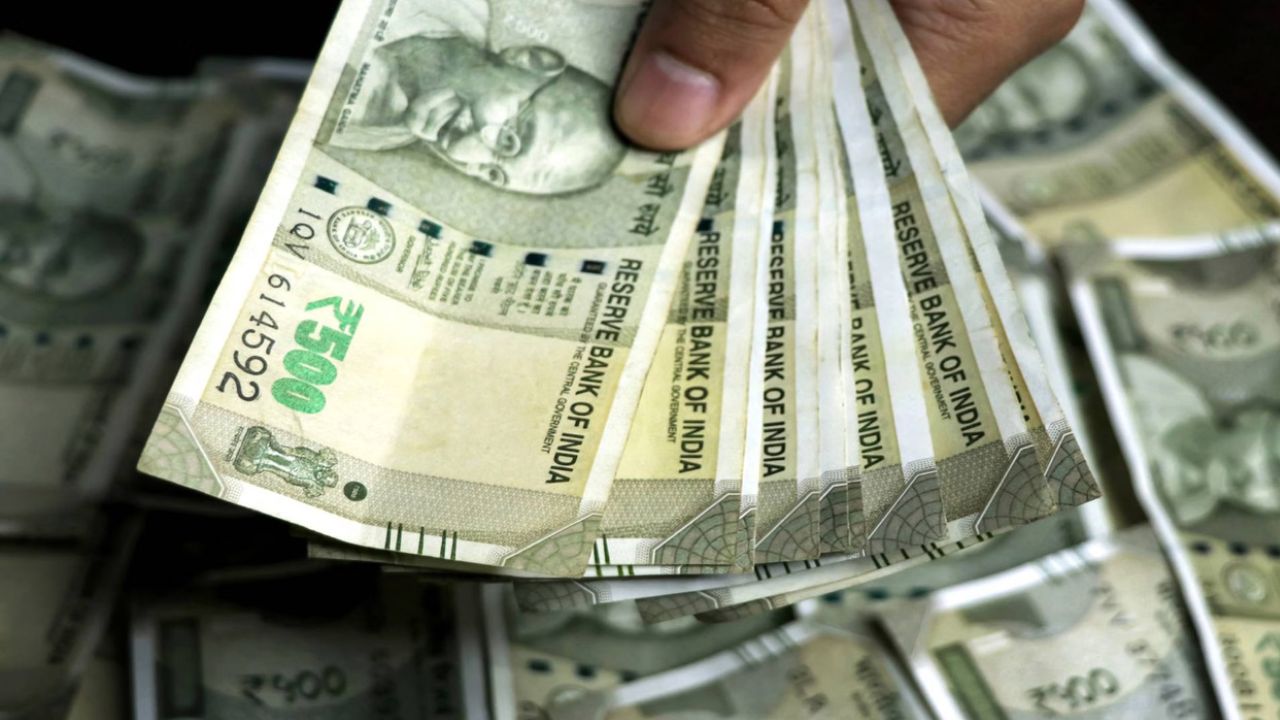 Gorakhpur: पुश्तैनी जमीन से लेकर रेलवे मुआवज़े तक, खजनी में बड़े भाई पर 43.75 लाख हड़पने का आरोप; पढ़ें पूरा मामला