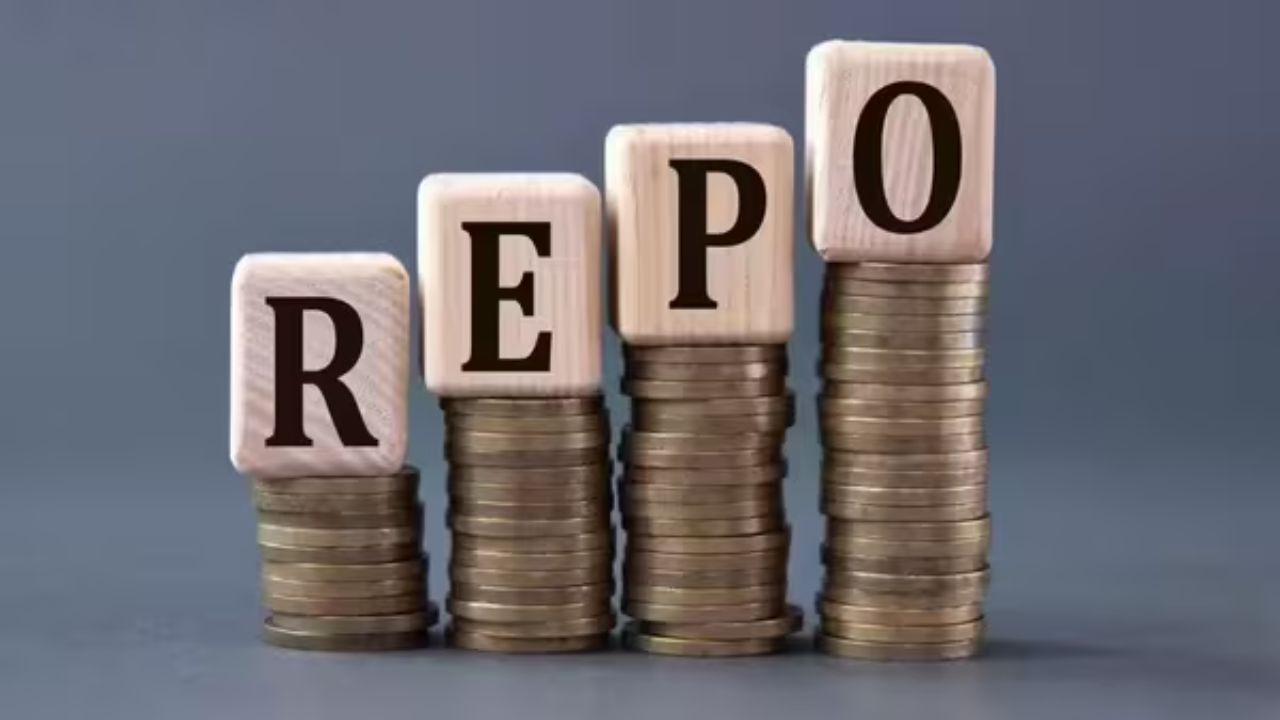 साल 2025 में चार बार घटा रेपो रेट, अब RBI की अगली चाल पर टिकी बाजार की नजर; आगे राहत या ब्रेक का संकेत?