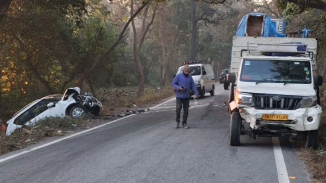 रामनगर में तेज रफ्तार का कहर, पिकअप-कार की टक्कर में जीवन और मौत से जूझ रहे दो डॉक्टर, पढ़ें पूरा अपडेट