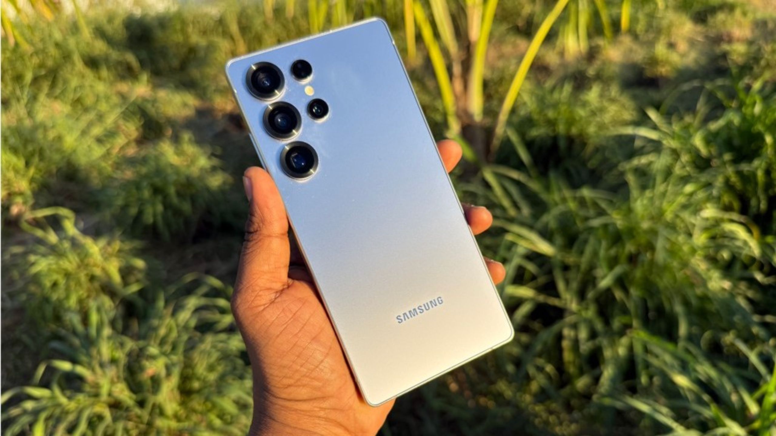 अगर यह फीचर Galaxy S26 सीरीज में आता है, तो सैमसंग यूजर्स को स्कैम कॉल्स से बेहतर सुरक्षा मिलेगी। साथ ही, उन्हें इसके लिए गूगल की अलग फोन ऐप पर निर्भर नहीं रहना पड़ेगा। फिलहाल सैमसंग या गूगल की ओर से आधिकारिक पुष्टि नहीं हुई है, लेकिन अगर यह फीचर आता है, तो यह स्मार्टफोन सिक्योरिटी के लिहाज से बड़ा अपग्रेड माना जाएगा। (Img Source: google)